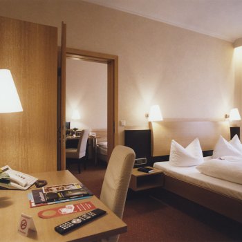 Standard 2 double room with interconnecting door 2